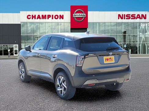 Used 2025 Nissan Kicks SV image 5
