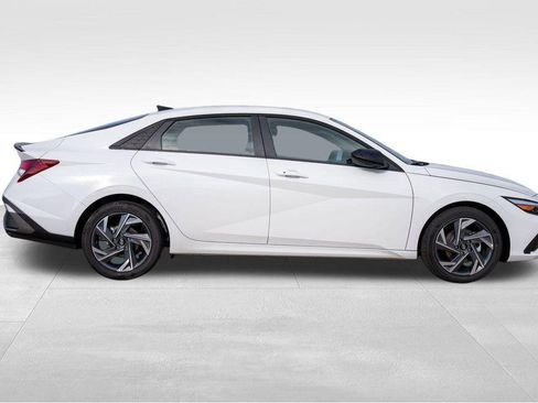 New 2025 Hyundai Elantra Sport image 9