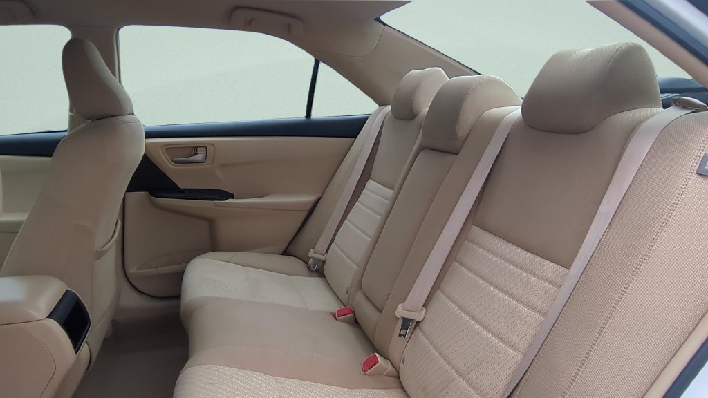 Used 2016 Toyota Camry LE FWD image 9