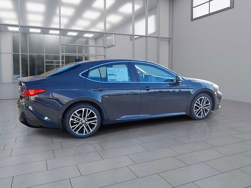 New 2026 Toyota Camry XLE image 7