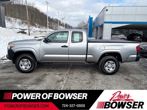 Used 2018 Toyota Tacoma SR image 2