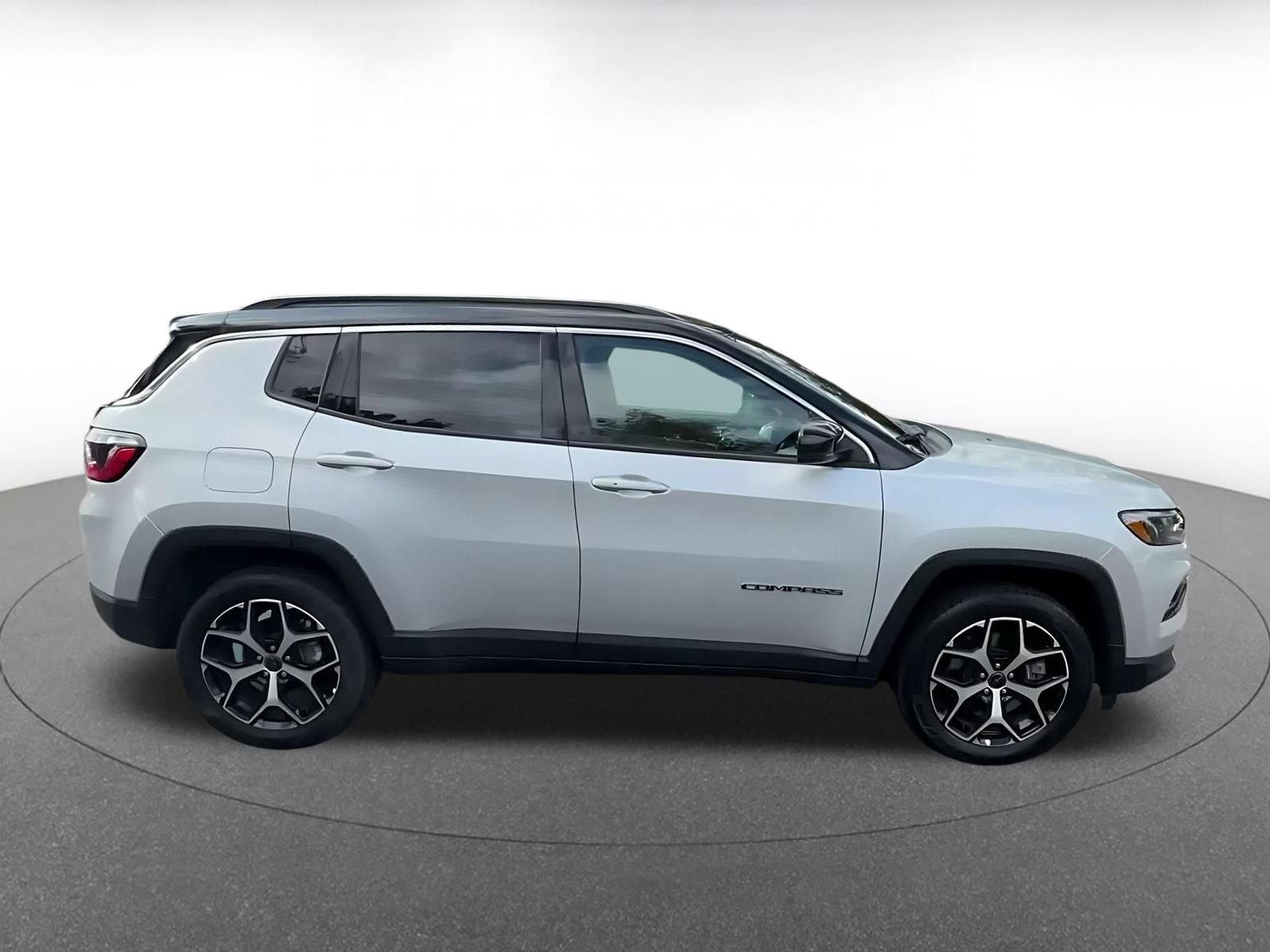 Used 2025 Jeep Compass Limited AWD/4WD image 15