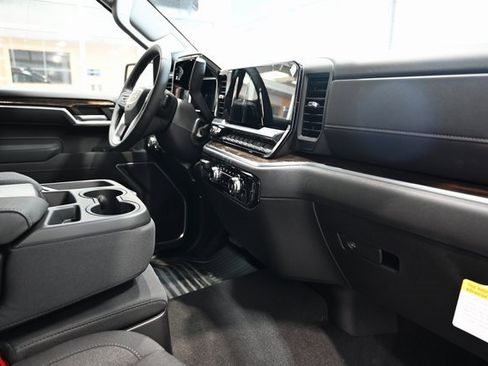 New 2026 GMC Sierra 1500 SLE w/ Preferred Package image 16