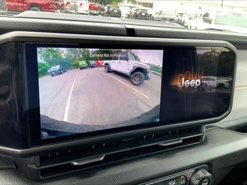 Certified 2024 Jeep Wrangler Unlimited AWD/4WD image 25