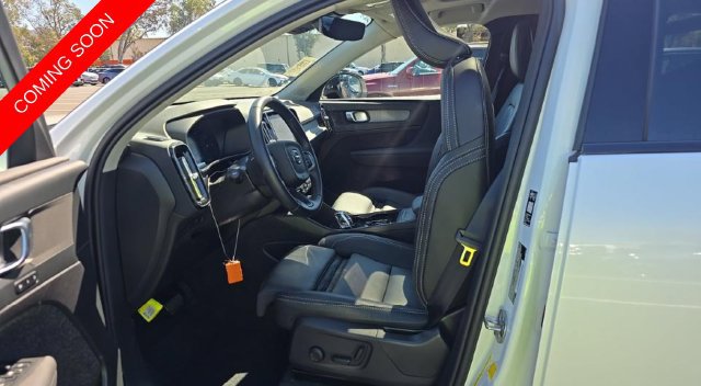 Used 2026 Volvo XC40 B5 Plus AWD/4WD image 6