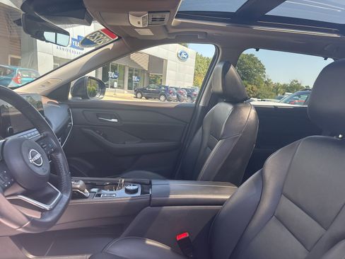 Used 2023 Nissan Rogue SL w/ SL Premium Package image 10