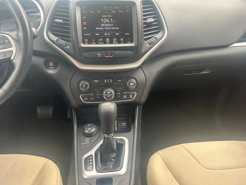 Used 2016 Jeep Cherokee Latitude w/ Comfort/Convenience Group AWD/4WD image 20