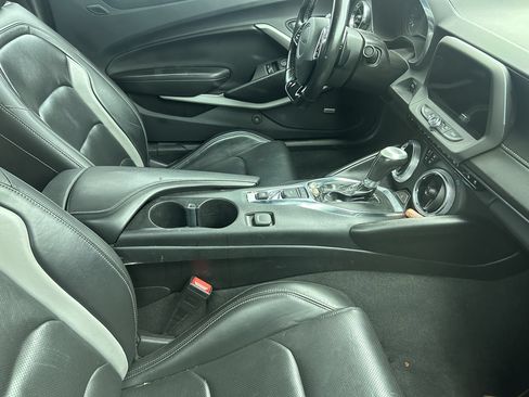 Used 2023 Chevrolet Camaro LT w/ Technology Package RWD image 8