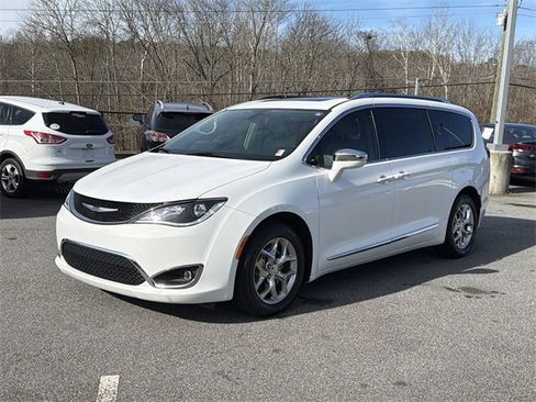 Used 2020 Chrysler Pacifica Limited image 3