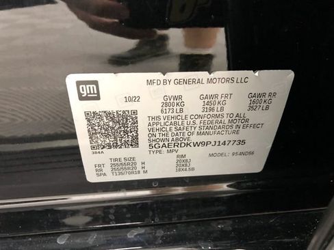 Used 2023 Buick Enclave Avenir w/ Avenir Technology Package FWD image 33