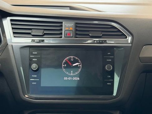 Used 2022 Volkswagen Tiguan SE w/ Panoramic Sunroof Package image 14