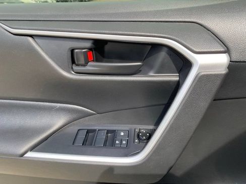 Used 2021 Toyota RAV4 LE FWD image 16