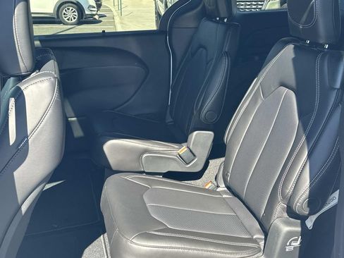 New 2026 Chrysler Pacifica Select w/ S Appearance Package FWD image 17