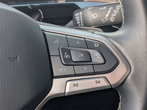 Used 2025 Volkswagen Atlas SE image 26