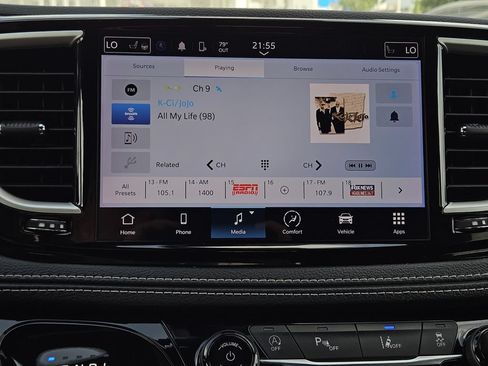 Used 2024 Chrysler Pacifica Touring FWD image 16
