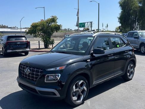 Used 2025 Hyundai Venue SEL FWD image 1
