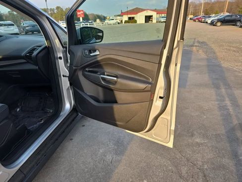 Used 2017 Ford C-MAX SE image 38