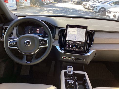 Used 2025 Volvo XC90 B6 Core w/ Protection Package Premier image 30