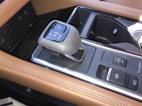 Used 2024 Nissan Pathfinder Platinum w/ Cargo Package image 19