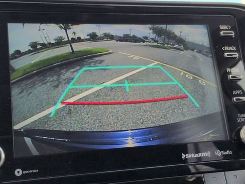 Used 2022 Toyota Highlander XLE FWD image 21