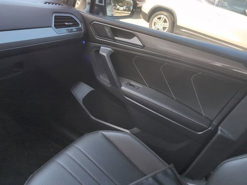 Used 2023 Volkswagen Tiguan SE w/ Panoramic Sunroof Package image 18