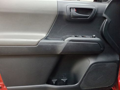 Certified 2018 Toyota Tacoma SR w/ SR Convenience Package image 12