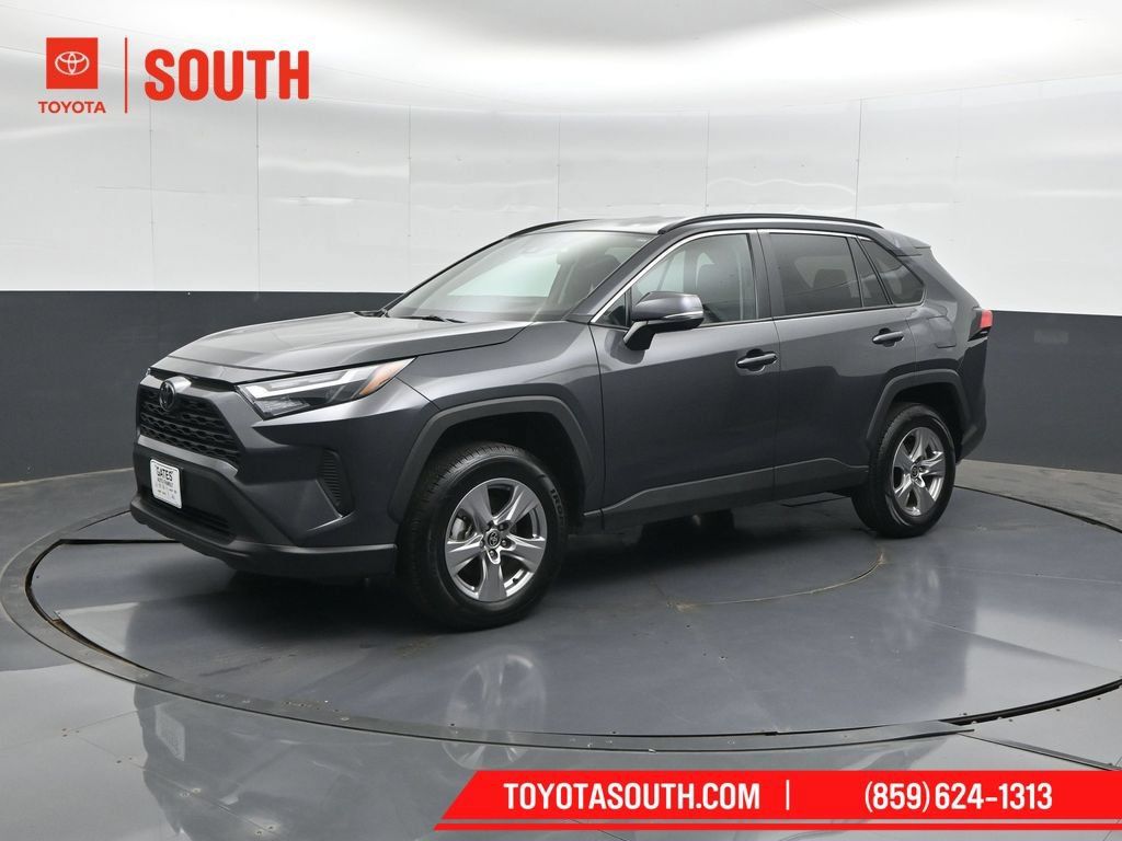 Used 2025 Toyota RAV4 XLE AWD/4WD image 6