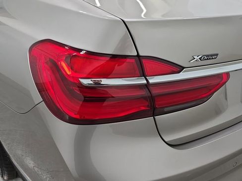 Used 2019 BMW 750i xDrive w/ Cold Weather Package AWD/4WD image 31