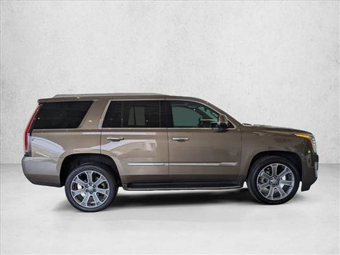 Used 2015 Cadillac Escalade Luxury image 4
