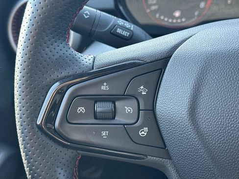 Certified 2024 Chevrolet Trax RS w/ Sunroof Package FWD image 21