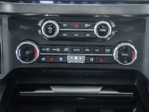 Used 2025 Ford F250 Lariat w/ Black Appearance Package image 29