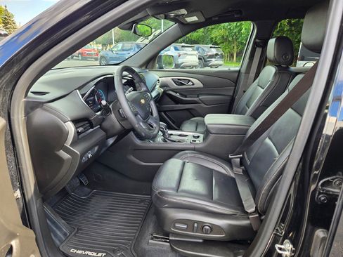 Used 2023 Chevrolet Traverse LT image 23
