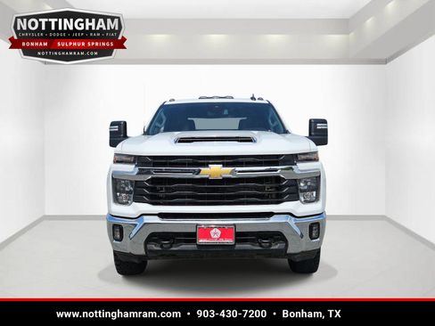 Used 2024 Chevrolet Silverado 3500 LT w/ Convenience Package AWD/4WD image 2