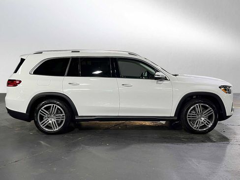 Used 2025 Mercedes-Benz GLS 450 4MATIC image 2