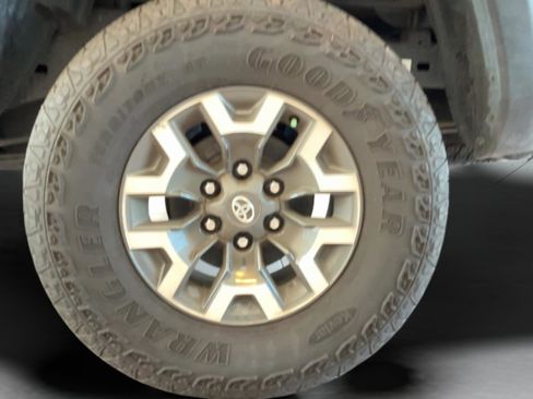 Certified 2023 Toyota Tacoma TRD Off-Road w/ Technology Package AWD/4WD image 34
