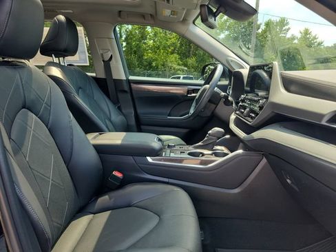 Used 2022 Toyota Highlander Platinum AWD/4WD image 30