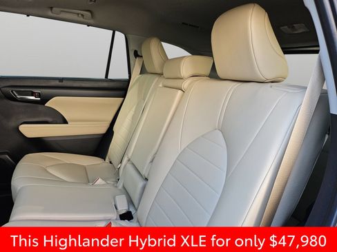 Used 2025 Toyota Highlander XLE AWD/4WD image 43