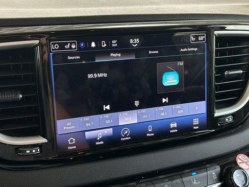 Used 2024 Chrysler Pacifica Touring-L image 17