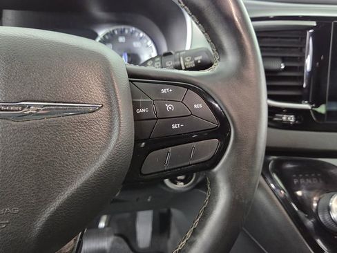 Used 2018 Chrysler Pacifica Touring-L Plus w/ S Appearance Package FWD image 19