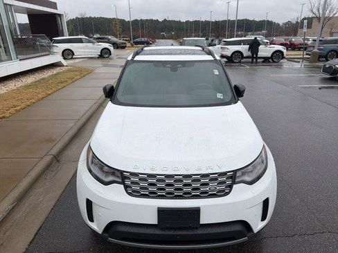 Used 2025 Land Rover Discovery S image 27