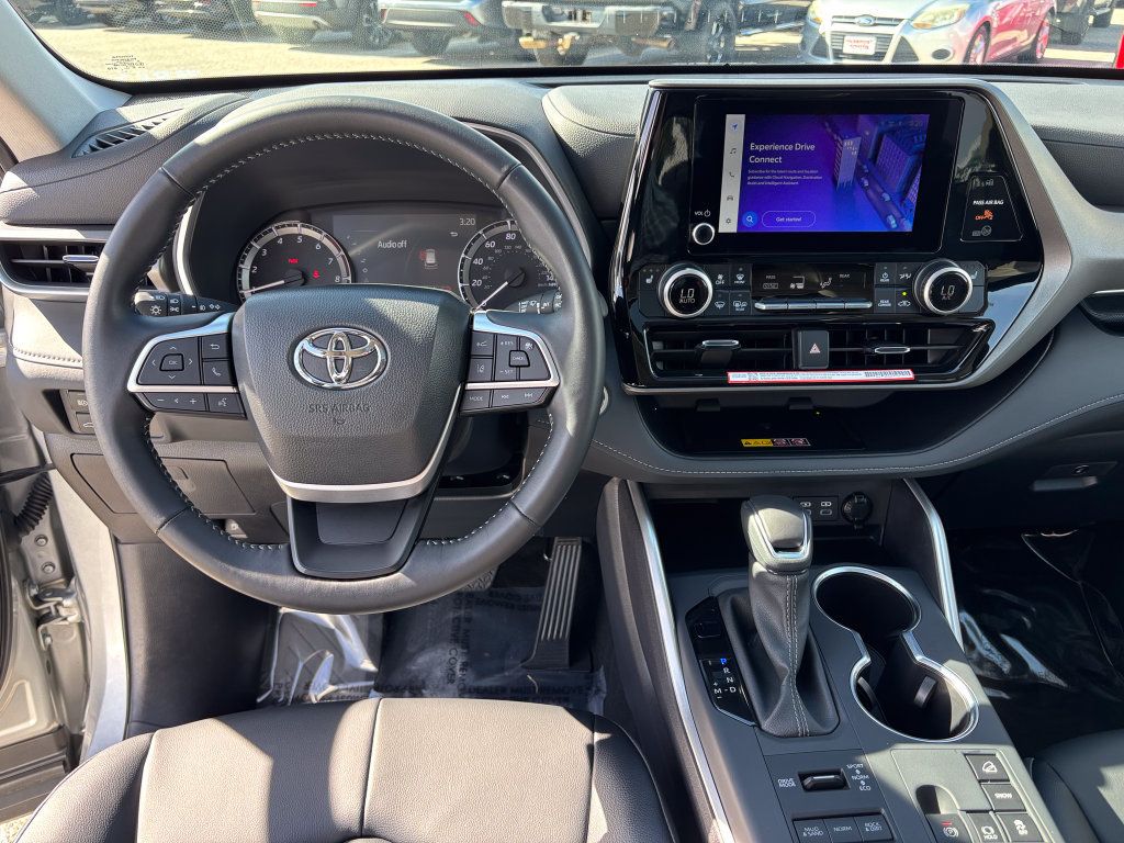 Used 2025 Toyota Highlander XLE AWD/4WD image 20