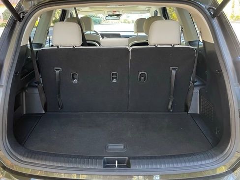 Used 2024 Kia Telluride EX w/ EX Captain's Chair Package image 18