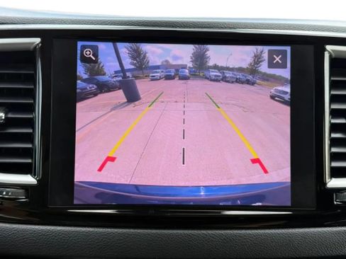 Used 2022 Chrysler Pacifica Touring-L w/ Uconnect Theater Family Group FWD image 44