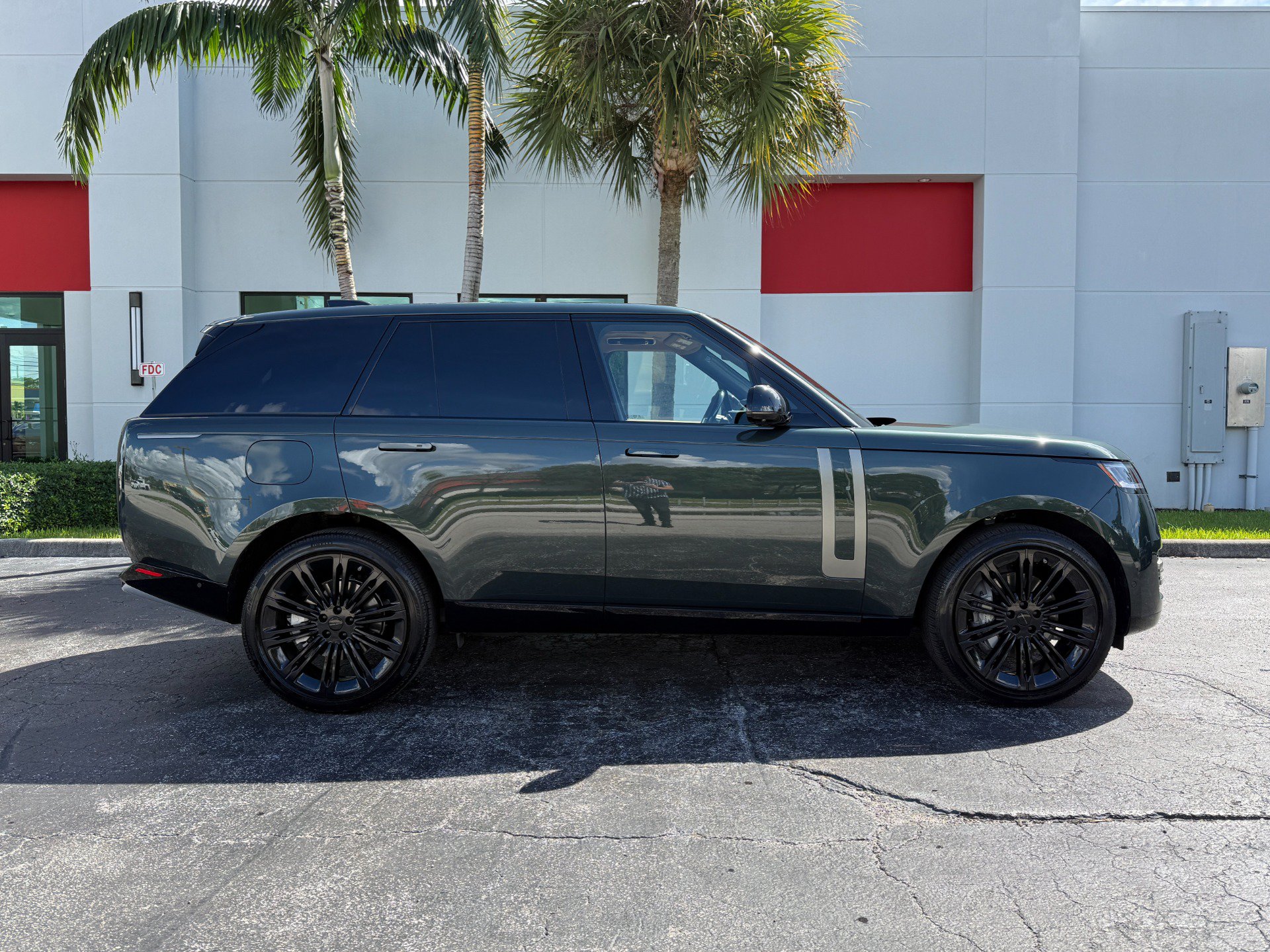 Used 2026 Land Rover Range Rover SE AWD/4WD image 3