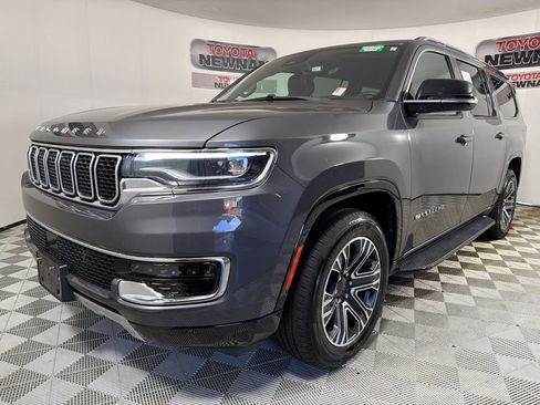 Used 2024 Jeep Wagoneer L Series II image 8