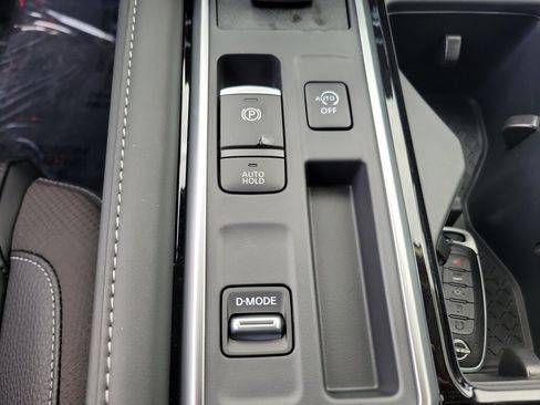 New 2026 Nissan Pathfinder SL FWD image 34