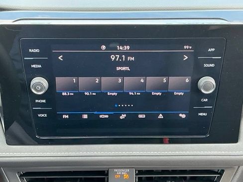 Used 2025 Volkswagen Taos SE FWD image 23