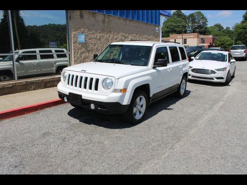 Used 2016 Jeep Patriot Latitude FWD image 1