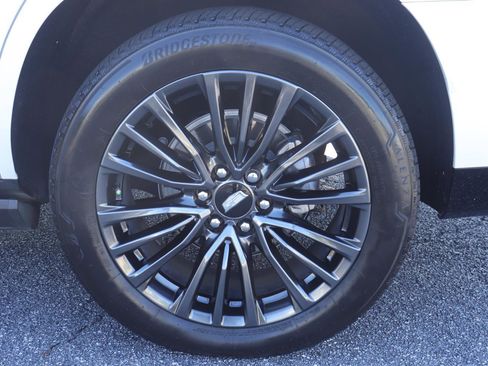 Used 2025 Cadillac Escalade Sport Platinum w/ LPO, Floor Liner Package AWD/4WD image 44