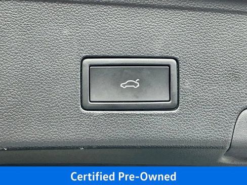 Used 2025 Volkswagen Atlas Cross Sport SE FWD image 19